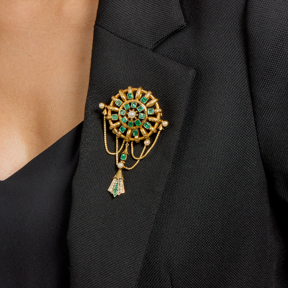 Macklowe Gallery Carlo Giuliano Renaissance Revival 18K Gold and Emerald Brooch